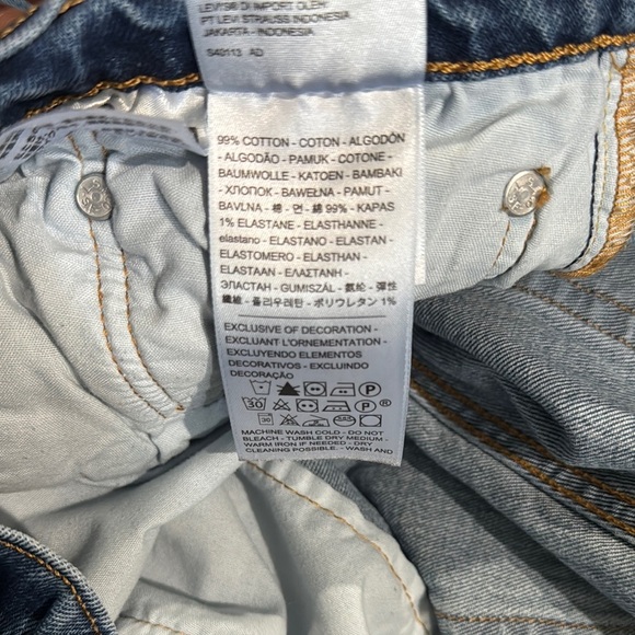 Levi's CAPRI Blue Denim Jeans with Signature Patch - Picture 11 of 12